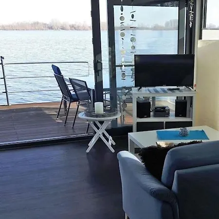 Botel Hausboot Am Xantener Nordsee *